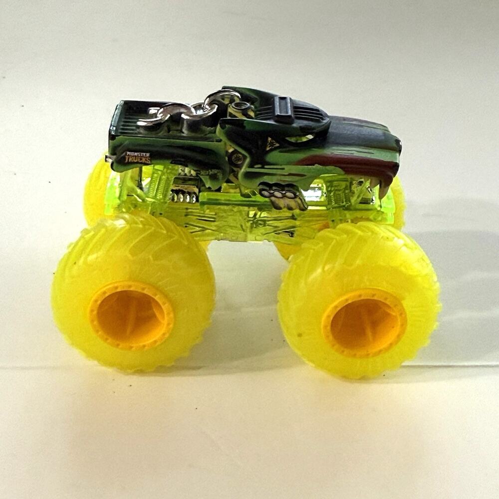 Hot Wheels Monster Trucks Sick stuff HOTWEILER Flouro green / Yellow Preowned